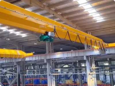 Crane parts and overhead crane system indoors